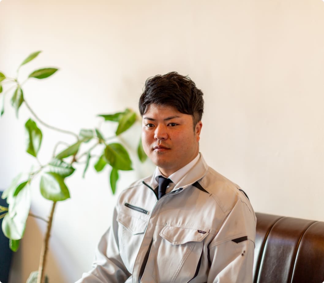 OKhomeのスタッフが正面を向いている写真