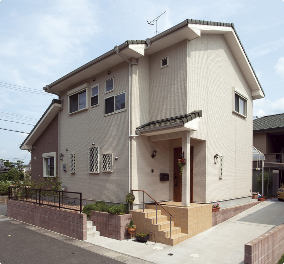 自然素材を用いたコンパクトな住まいで快適な生活空間を