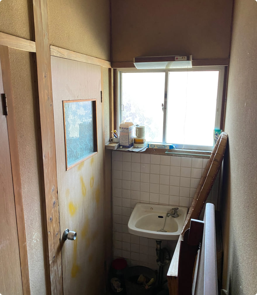 リフォーム前の昔のタイル張りの洗面台