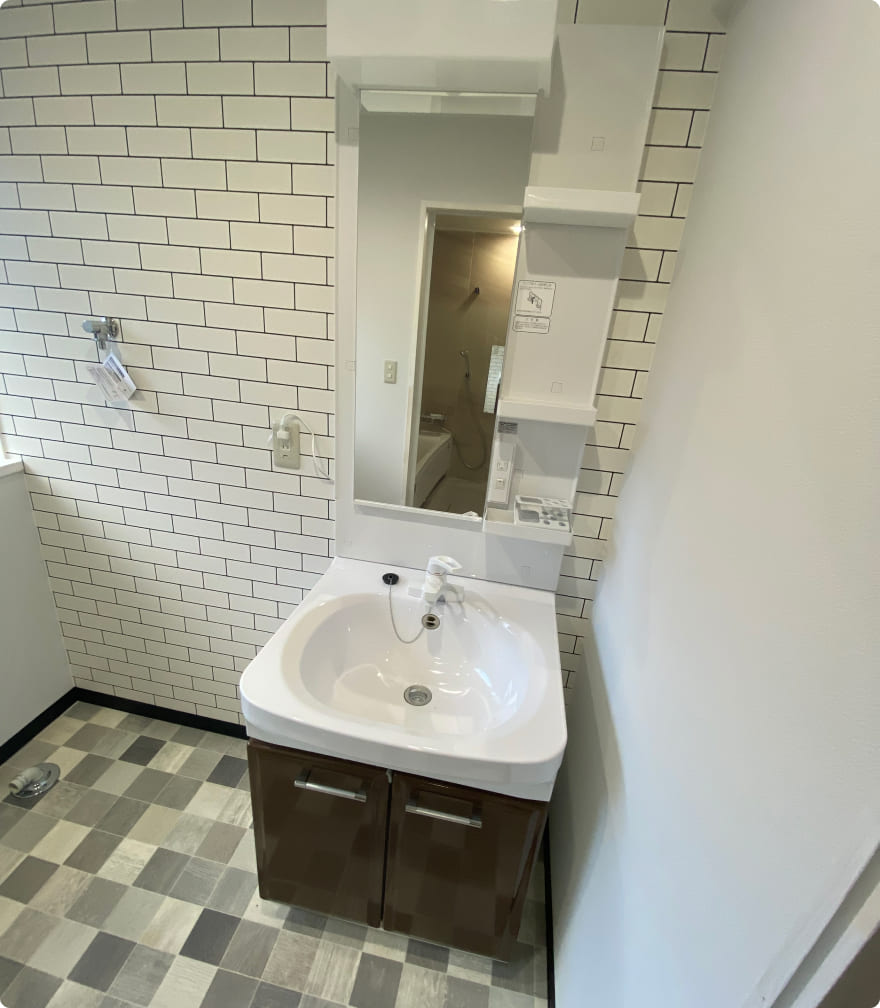 和洋室が融合された家の洗面台