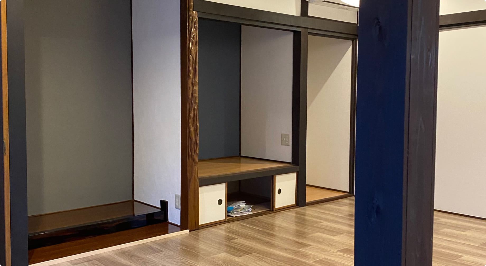 和洋室が融合された家の大広間