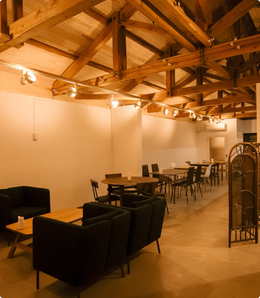 レトロでお洒落空間なカフェの内装