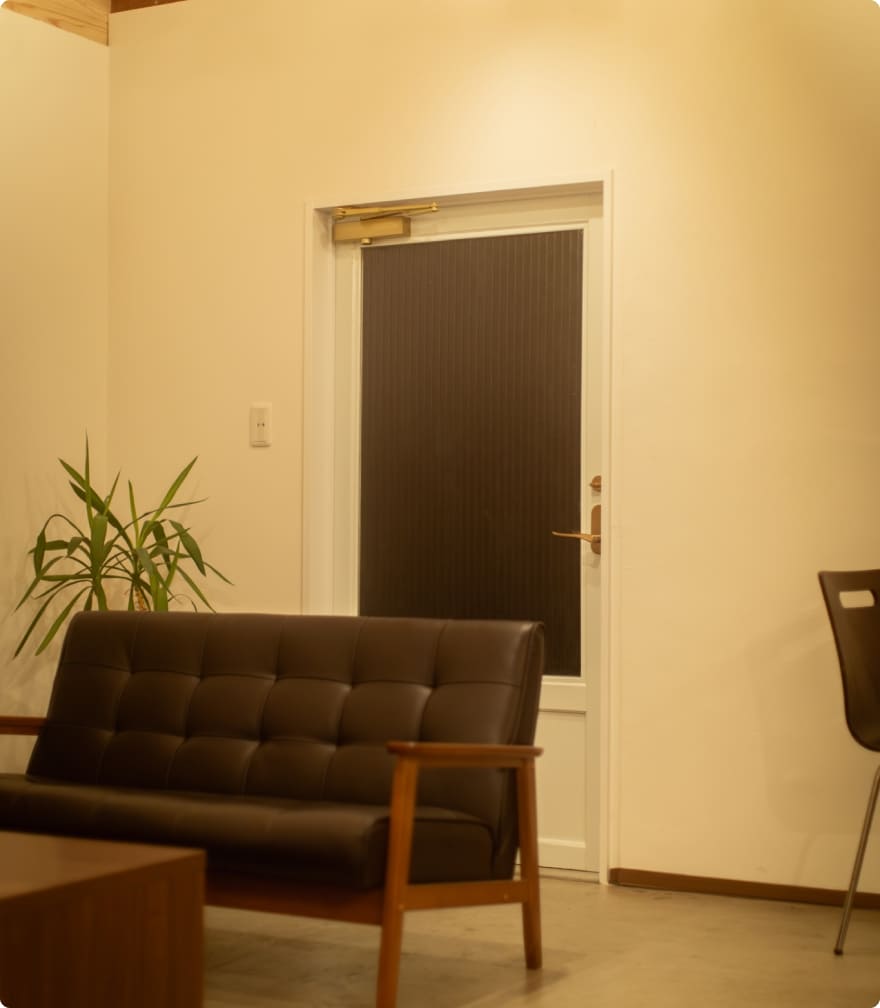 レトロでお洒落空間なカフェのソファ