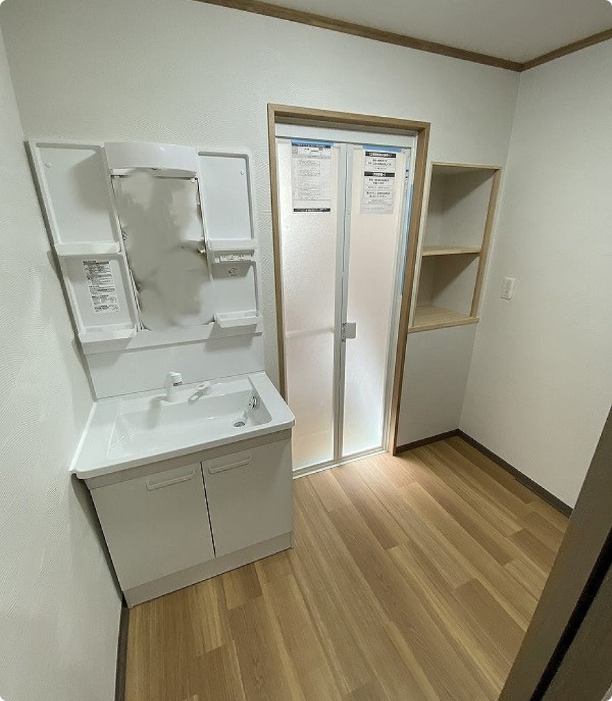 木の歴史が感じられる古民家の洗面台