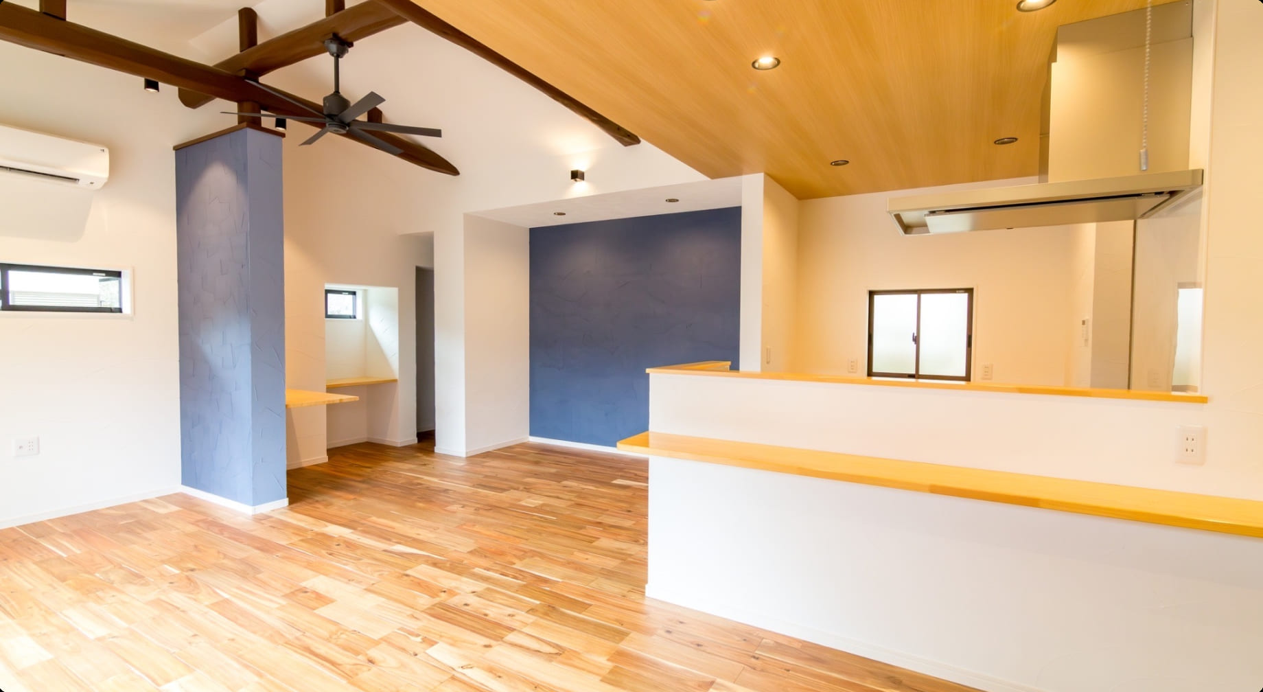 自然素材と回遊同線にこだわったコンパクトな家のダイニング