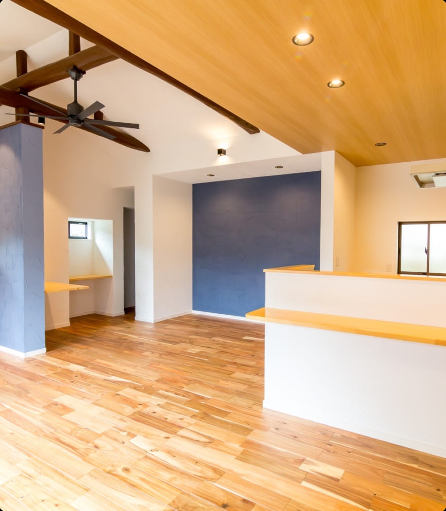 自然素材と回遊同線にこだわったコンパクトな家のダイニング