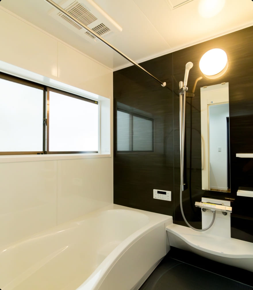 自然素材と回遊同線にこだわったコンパクトな家のお風呂