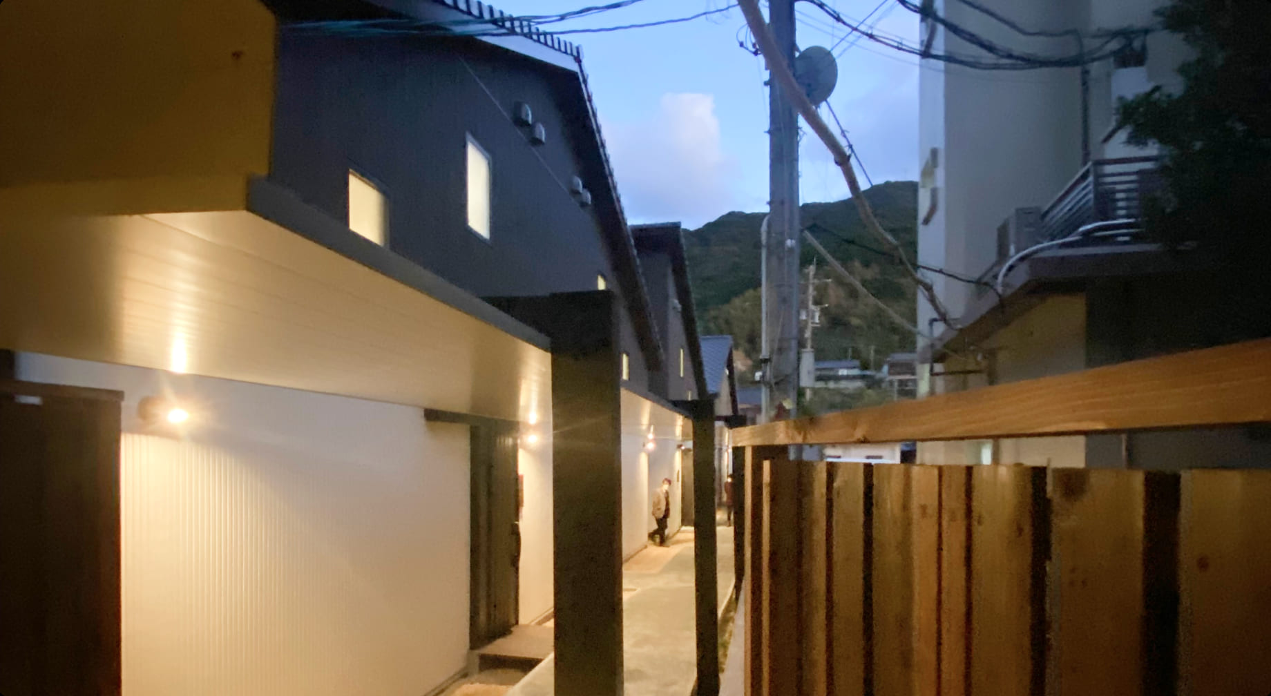 人里離れた静寂な温泉旅館の外観