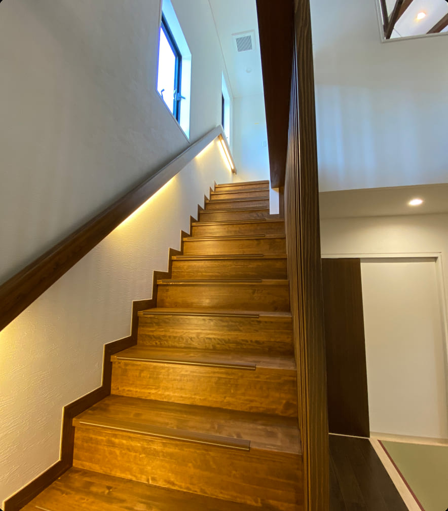 人里離れた静寂な温泉旅館の階段